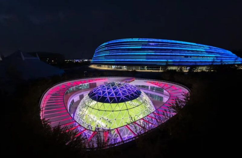 全球首个，正式启用！人生就是博官网LED炫彩点亮“熊猫眼”